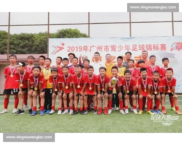 聚焦青少年足球训练体系创新与实战能力全面提升路径探索发展策略